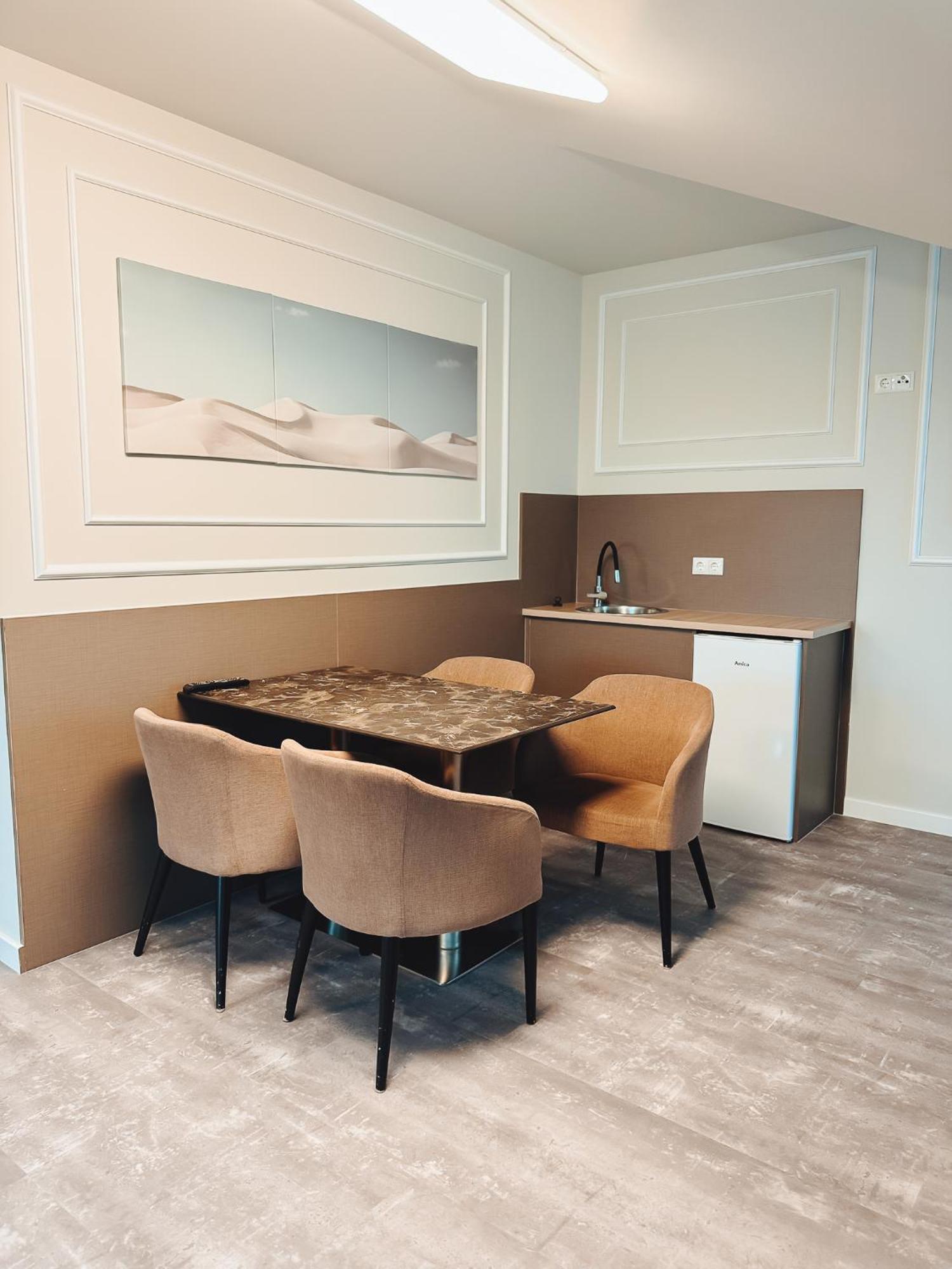 F Hotel 24H Check-In Hörsching エクステリア 写真