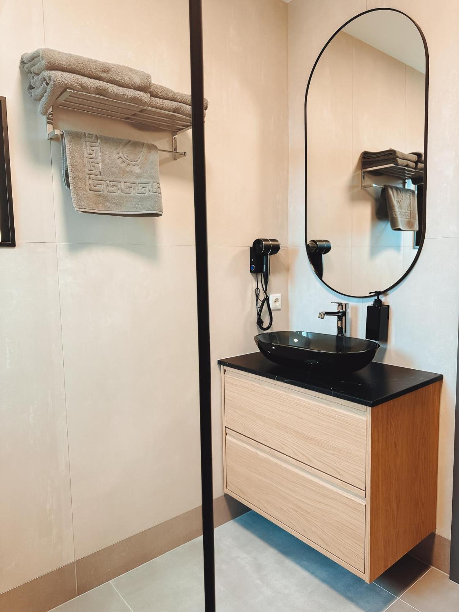 F Hotel 24H Check-In Hörsching エクステリア 写真