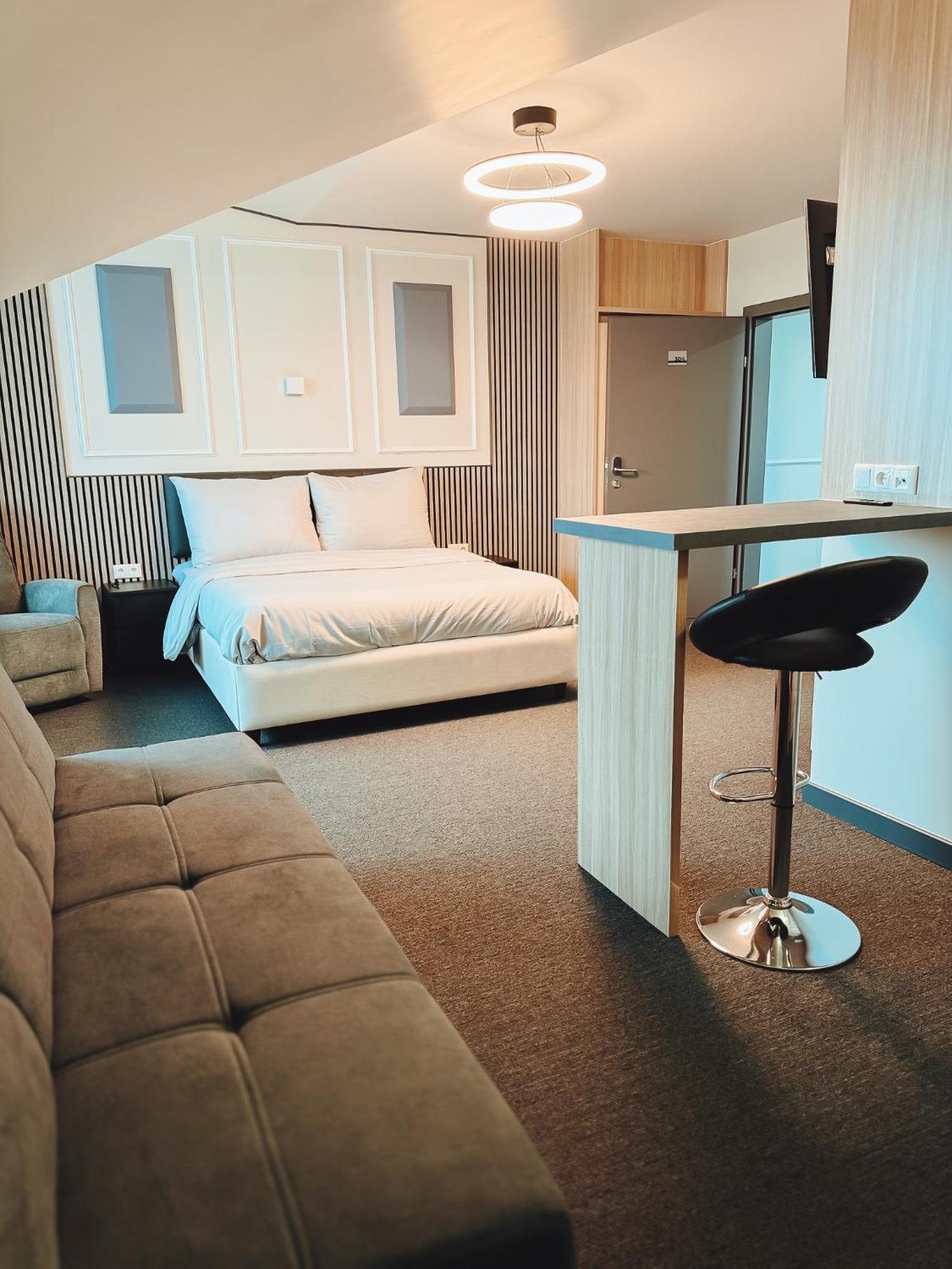 F Hotel 24H Check-In Hörsching エクステリア 写真