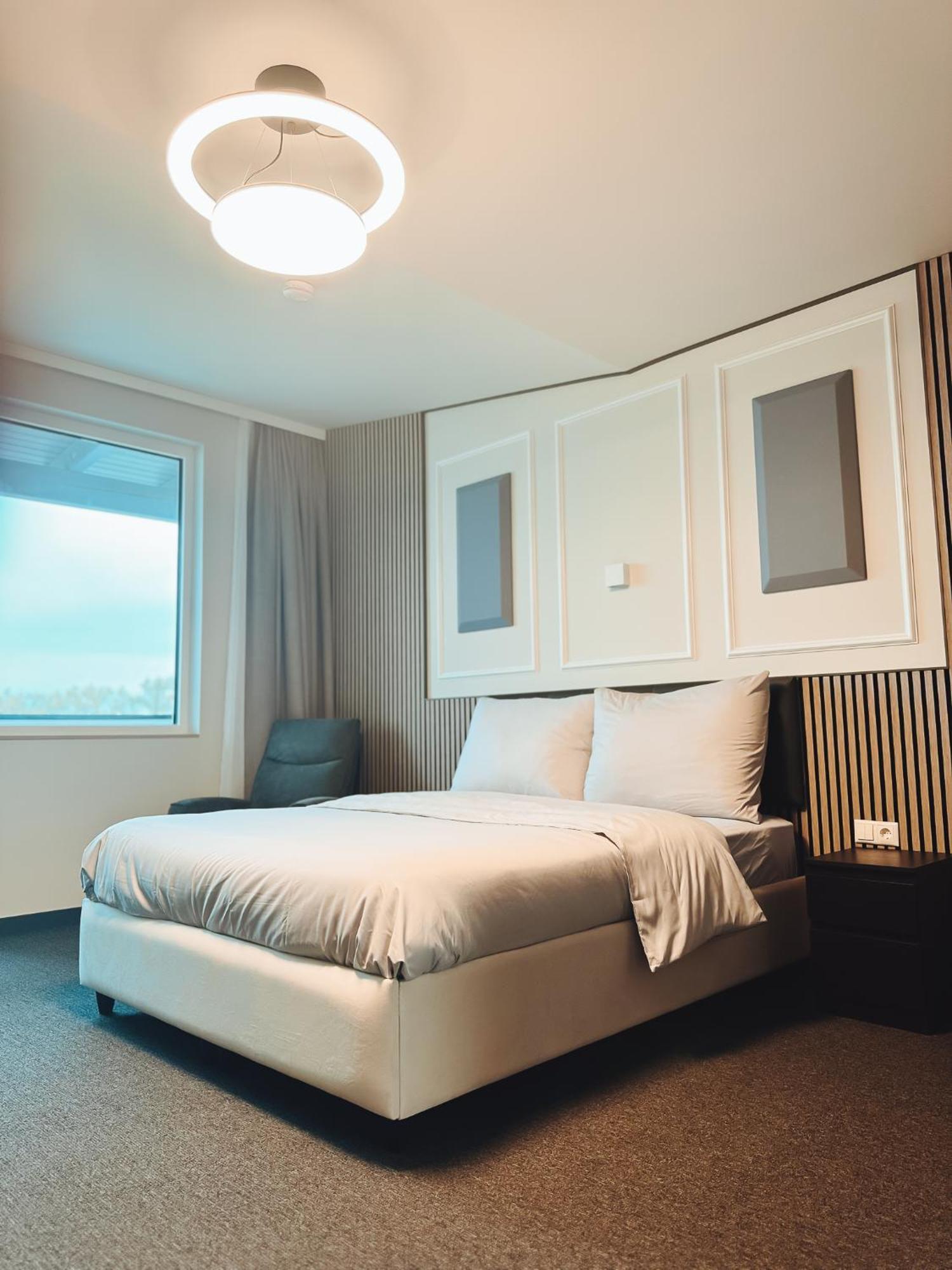 F Hotel 24H Check-In Hörsching エクステリア 写真