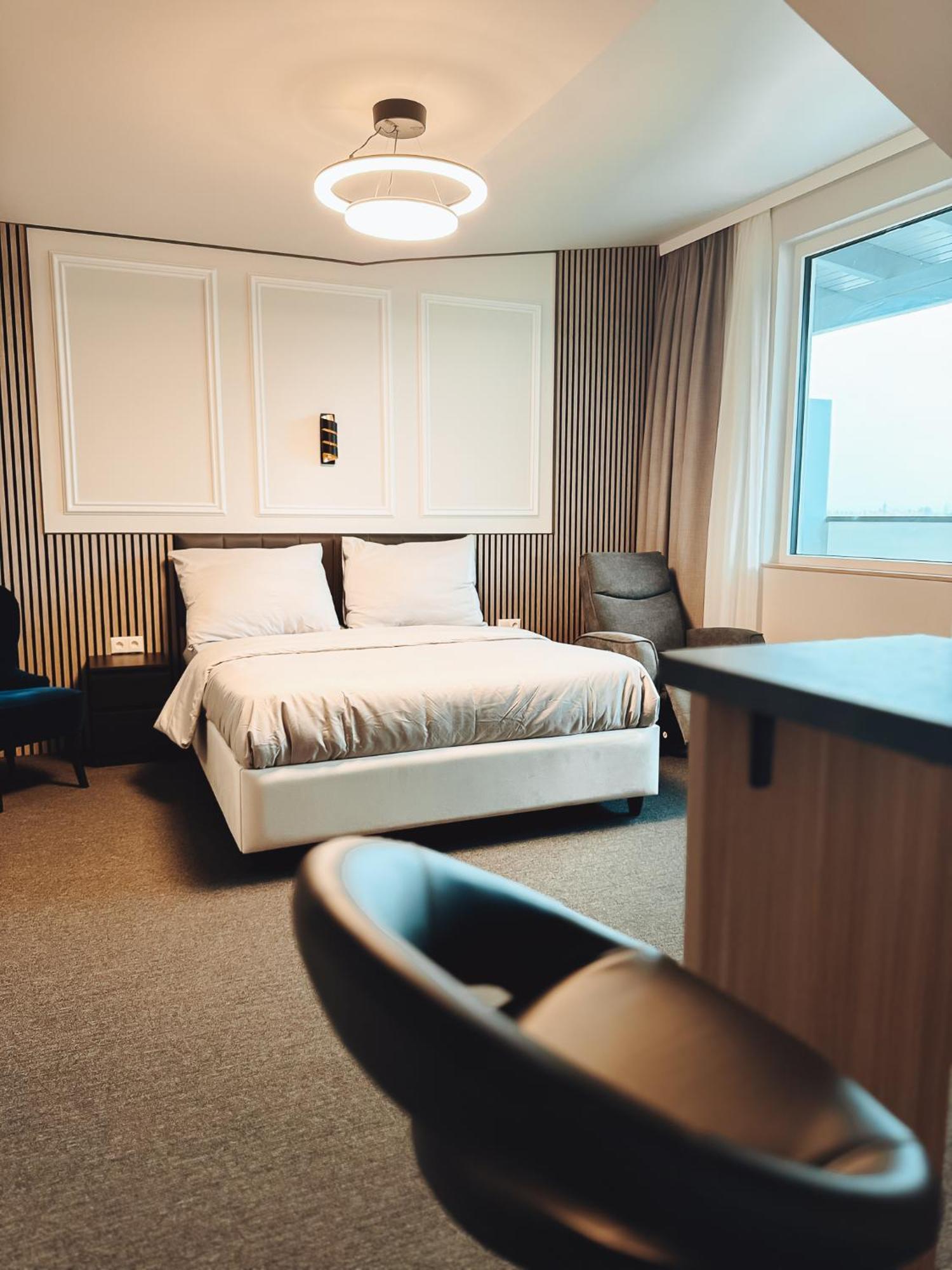 F Hotel 24H Check-In Hörsching エクステリア 写真