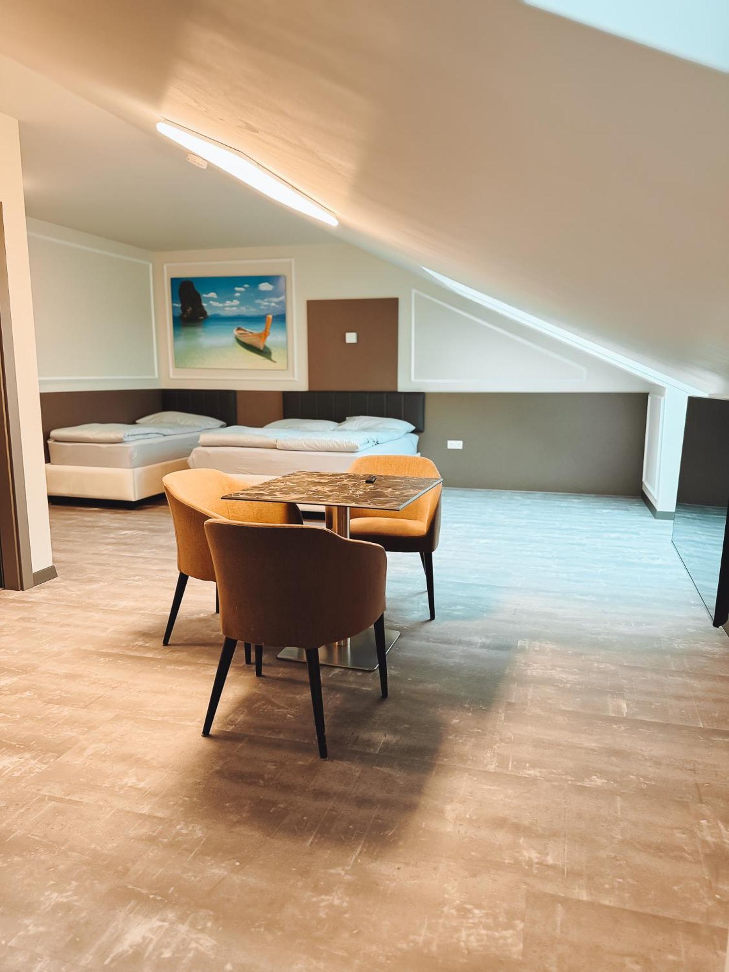 F Hotel 24H Check-In Hörsching エクステリア 写真