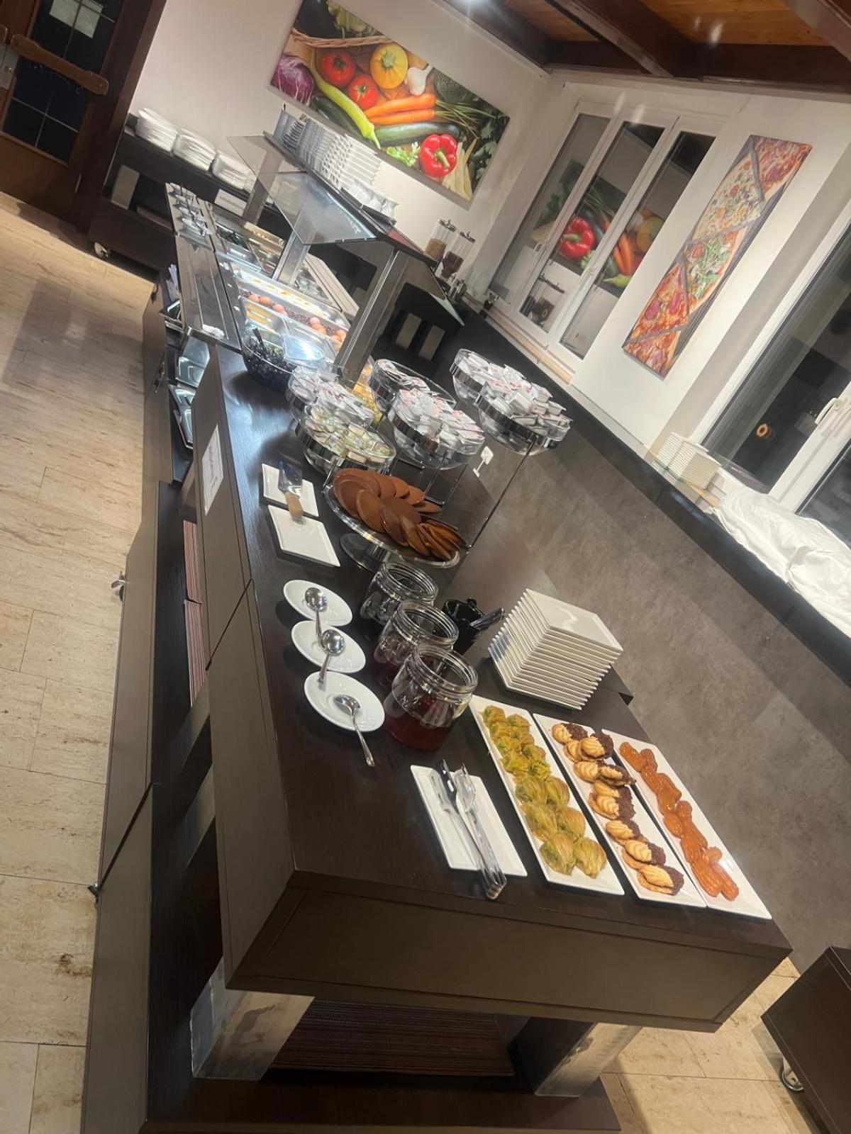 F Hotel 24H Check-In Hörsching エクステリア 写真